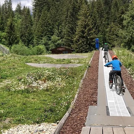 I På 72 M². Soveværelser: 1. Private Badeværelser: 2. Laax