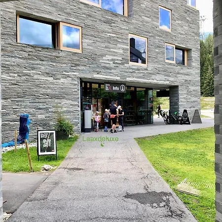 I På 72 M². Soveværelser: 1. Private Badeværelser: 2. Lejlighed Laax